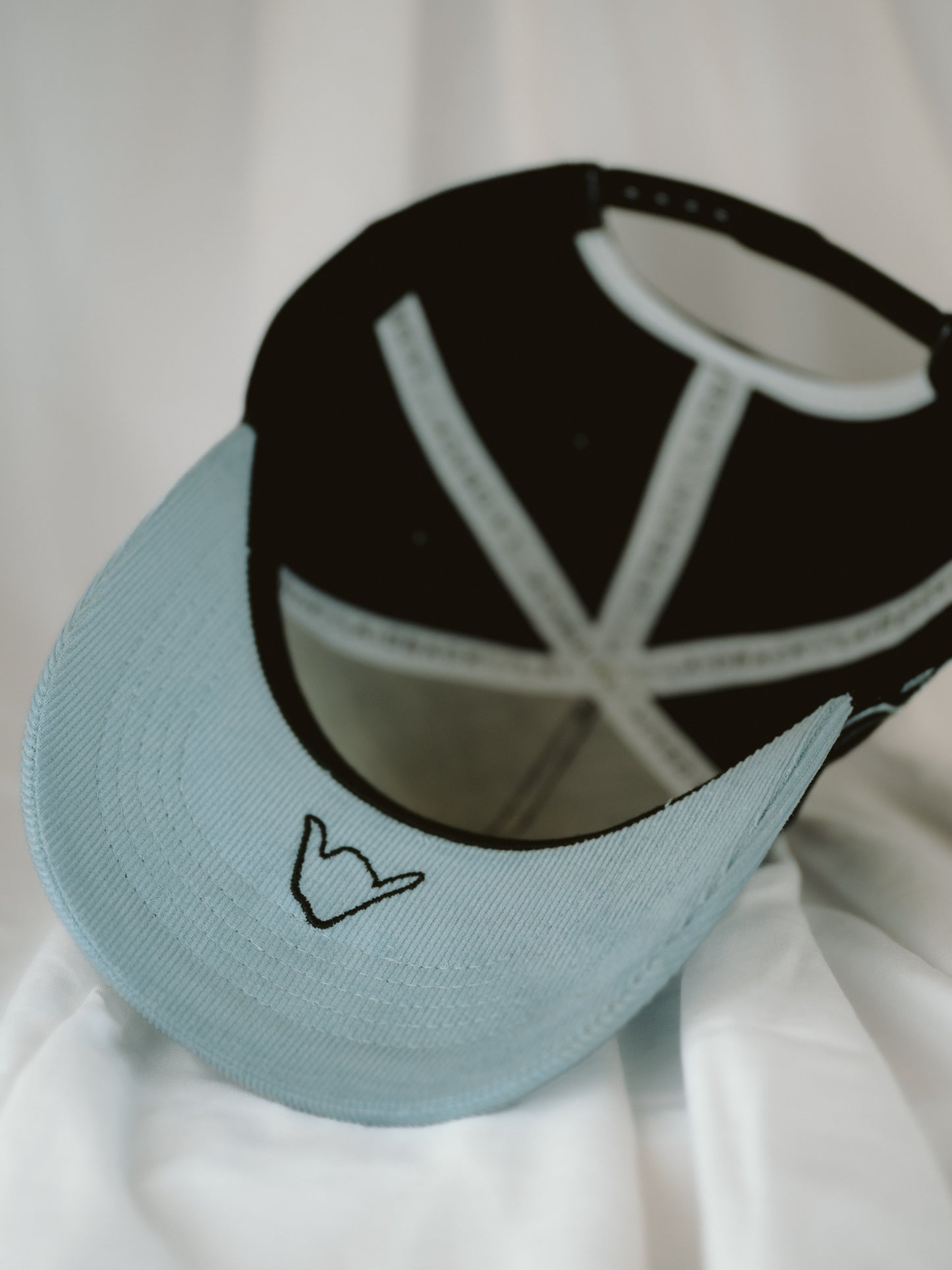 UTAH POWDER BLUE & BLACK